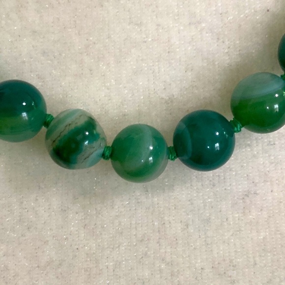 Hand Crafted Genuine Agate Green Gemstone Knotted White Gold Clasp Necklace - Picture 5 of 13